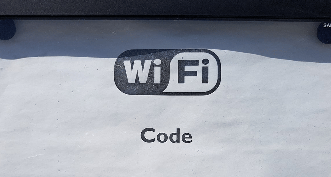Az egy dolog, hogy ingyen van a wifi, de hát gépelje már be ezt a jelszót