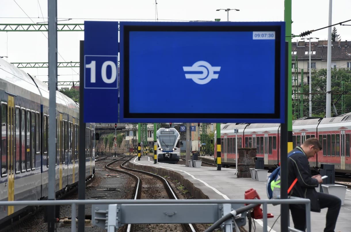 Káosszal indul a hét a MÁV-nál, egymás után jelentik be a fennakadásokat