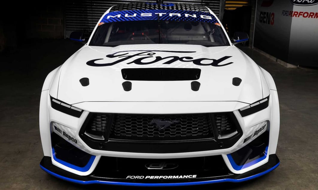600 lóerős versenyváltozatban támad a vadonatúj Ford Mustang