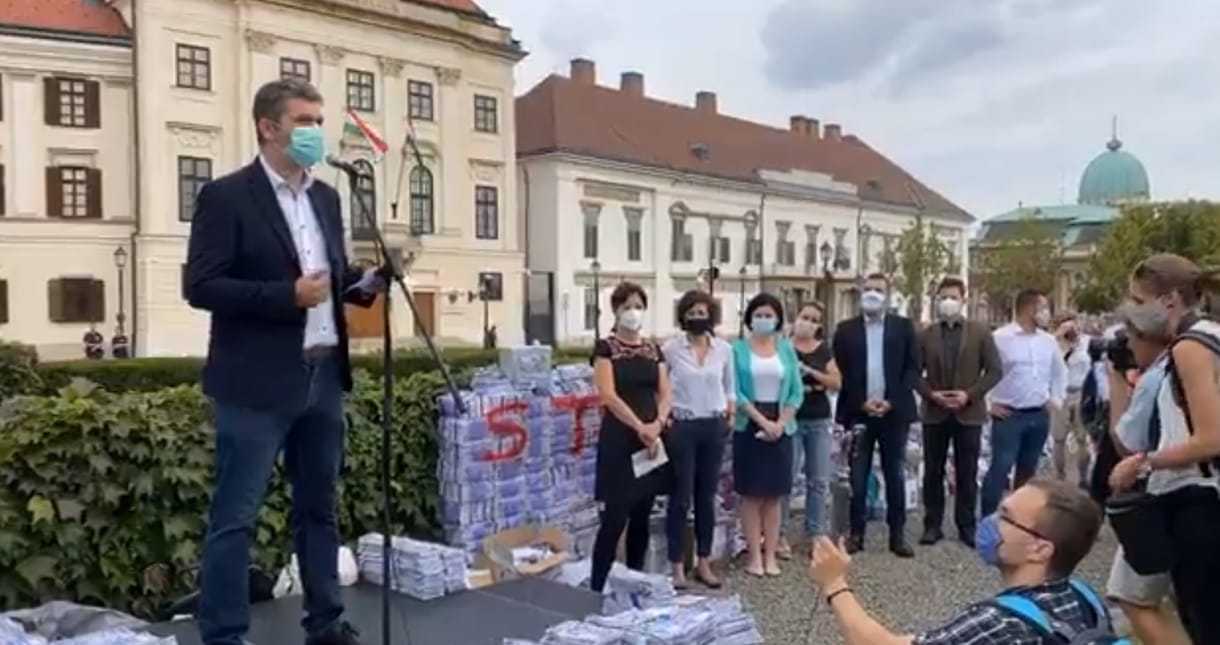 Hadházy és Szél elvitte a kormány „manipulációs íveit” Orbánnak