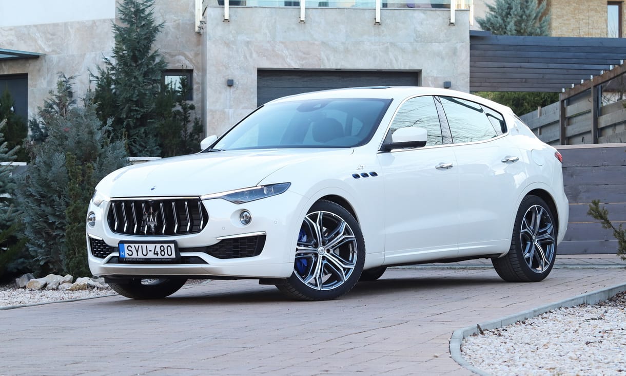 Gázolaj helyett egy kis villany: teszten az első hibrid Maserati SUV