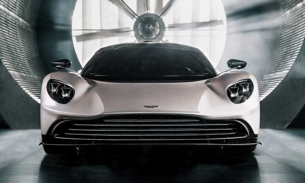 Biturbó V8 és 3 villanymotor az Aston Martin Valhallában