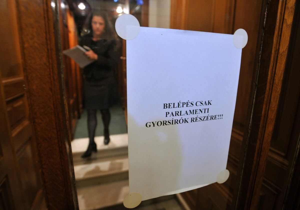 Így dolgoznak a parlamenti gyorsírók