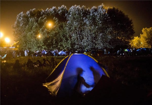 Fotók: sátrak az M5-ösön - így telt az éjszaka Horgosnál
