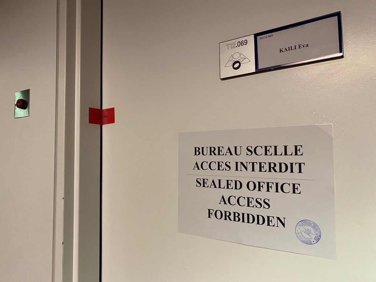 Ezzel szembesül, aki most keresné fel az Európai Parlament felfüggesztett alelnökét