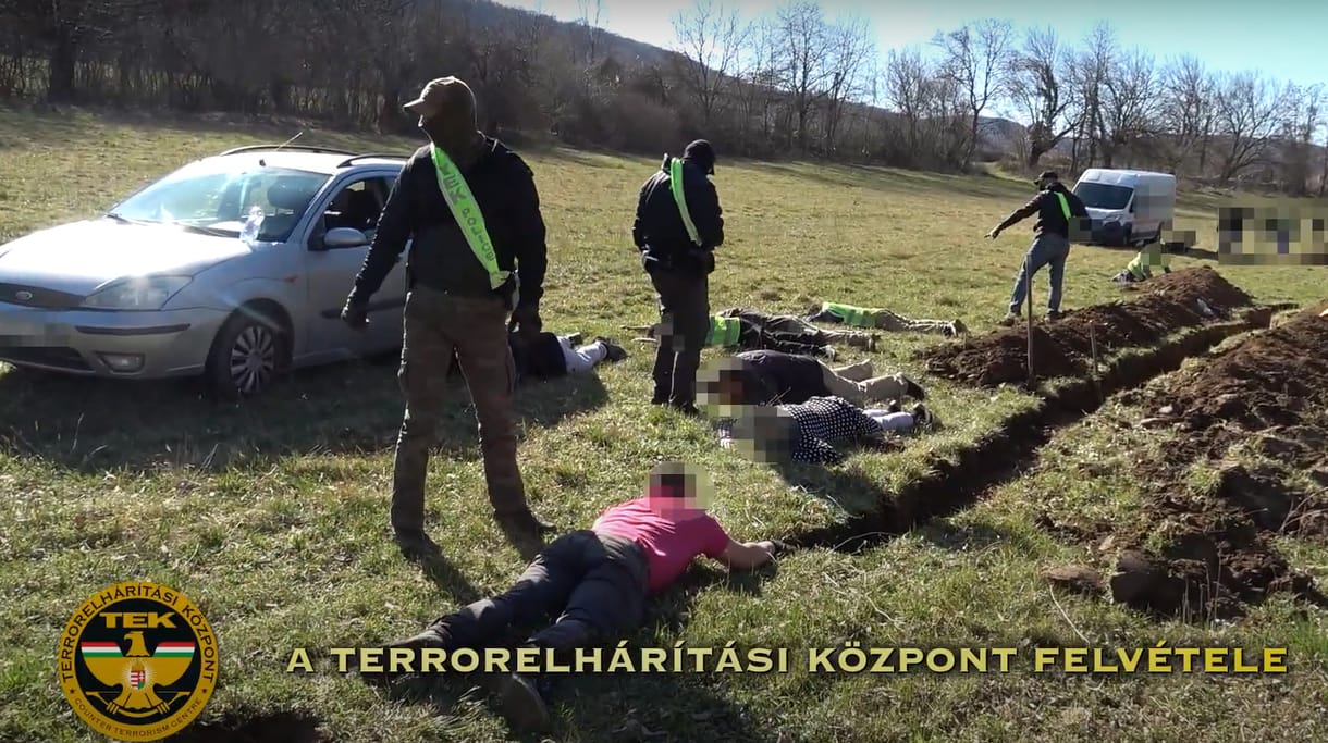 A TEK csapott le a kábeltolvajokra, akik üzemzavart okoztak egy olajipari vállalatnál is