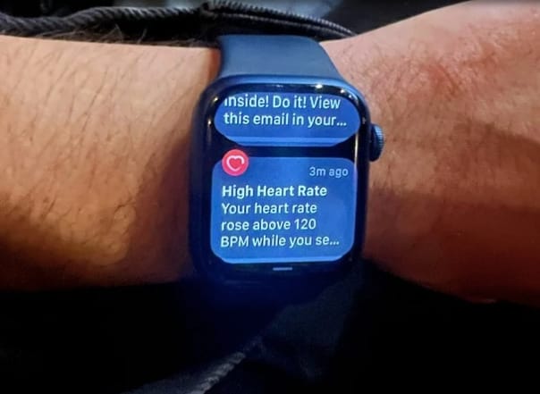 Rémisztő utazás a lelket megrendítő sötétségbe – annyira ijesztő ez a horror, hogy az Apple Watch pulzusriasztást küld közben