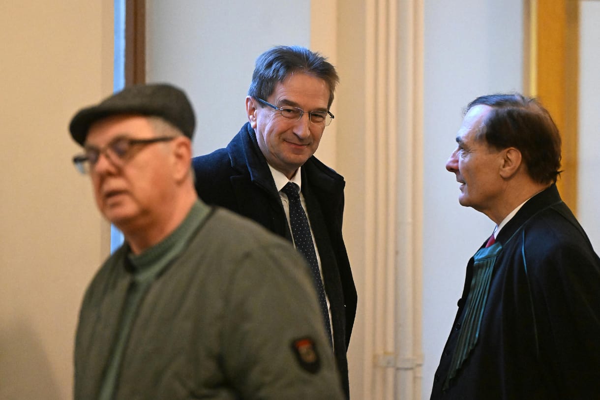 Telex: Schadl elfogása előtt Rogán a Karmelitába rendelte Völner Pált