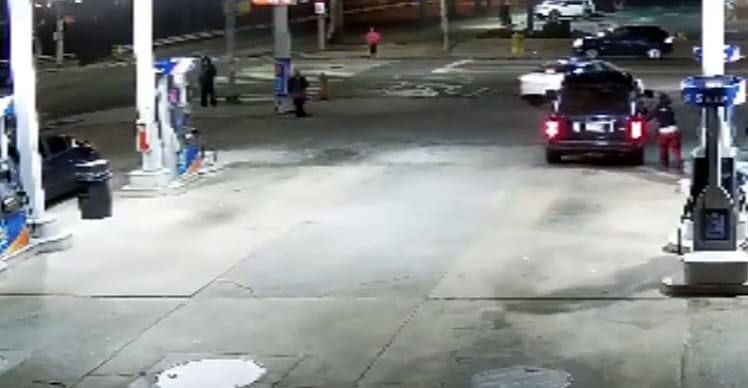 Az elég vad, ha tankolás közben lopják el a kocsit – videó