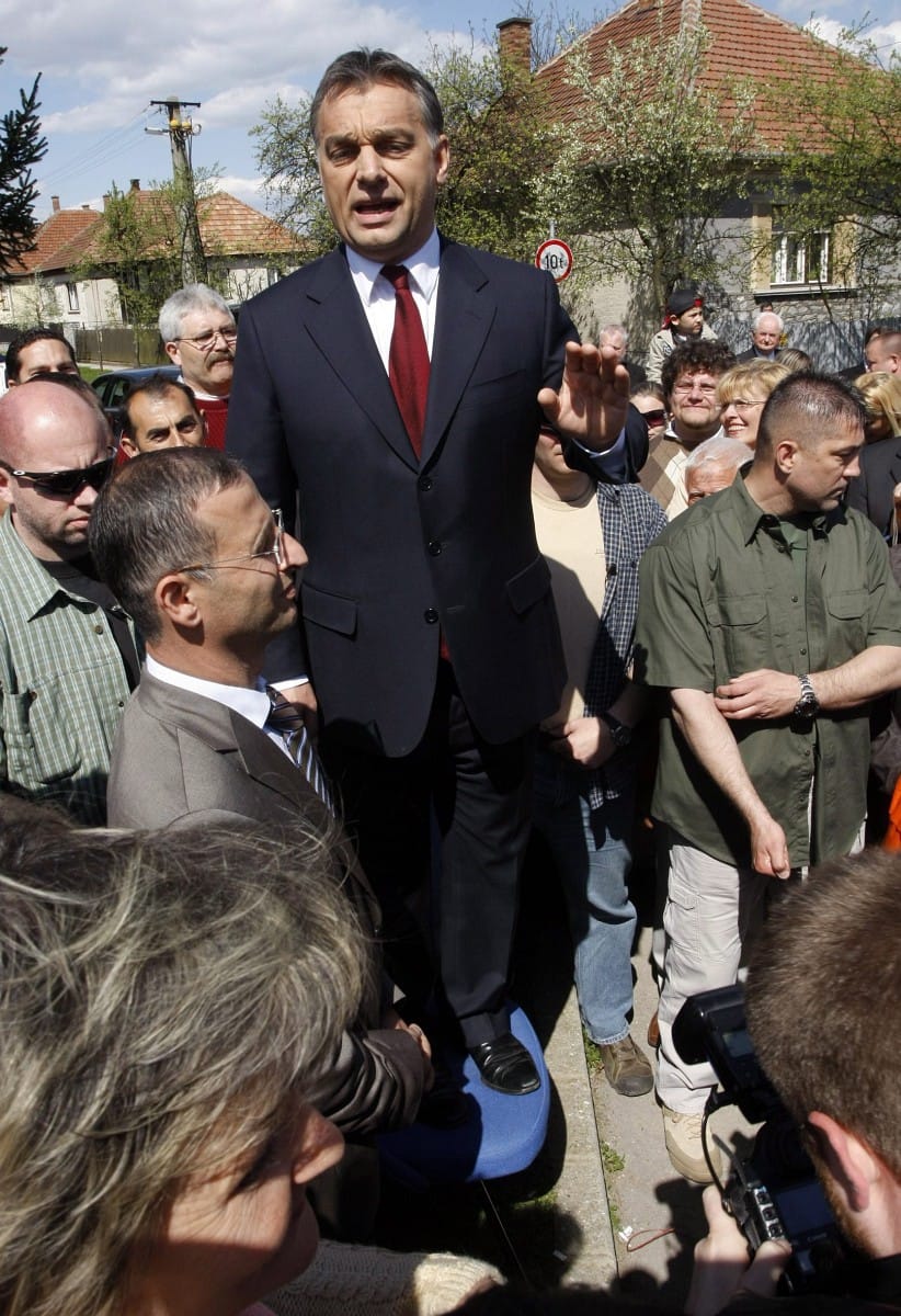 Videó: Orbán Viktorra adaptálták a Kossuth-nótát a pécsi rajongók