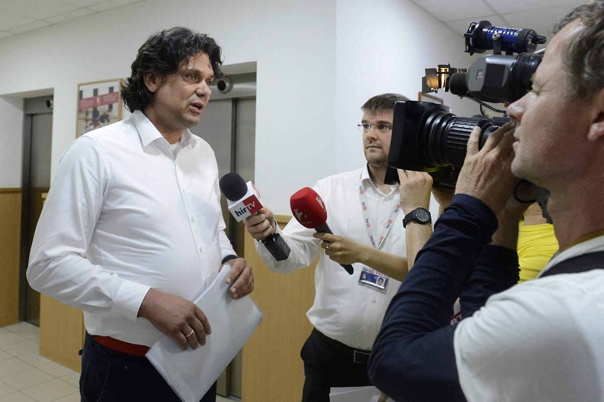 Ócska viccel üti el a népszavazási balhét Deutsch Tamás
