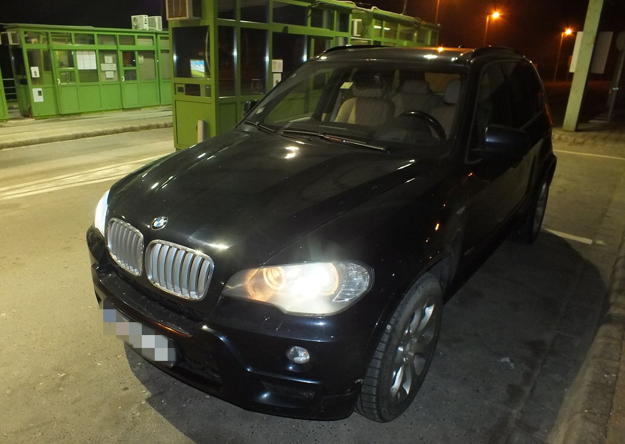 Gyönyörű körözött BMW X5-öst fogtak a román határon - fotó