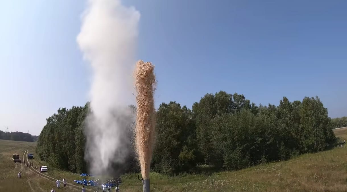 Videó: Összekevertek 10 ezer liter kólát és egy nagy adag szódabikarbónát, az eredmény látványos lett