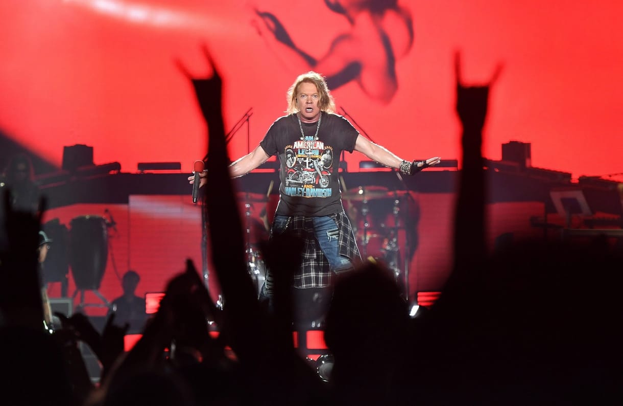 Axl Rose akkorát bulizott Tom Jonesszal, hogy a rendőrőknek kellett közbelépniük