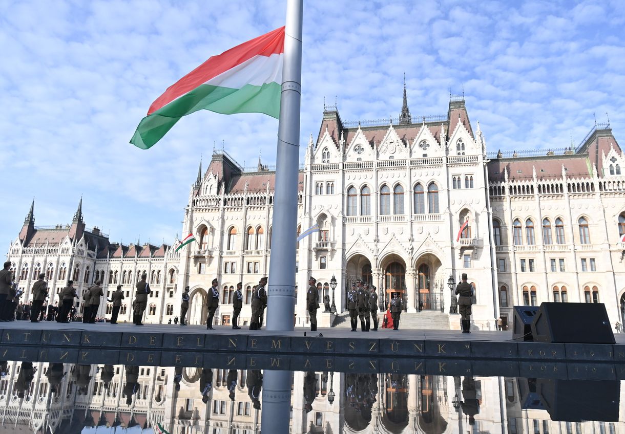 A Kormányzati Tájékoztatási Központ szerint valóban érkezett figyelmeztetés egy október 23-ra szerveződő fegyveres akcióról