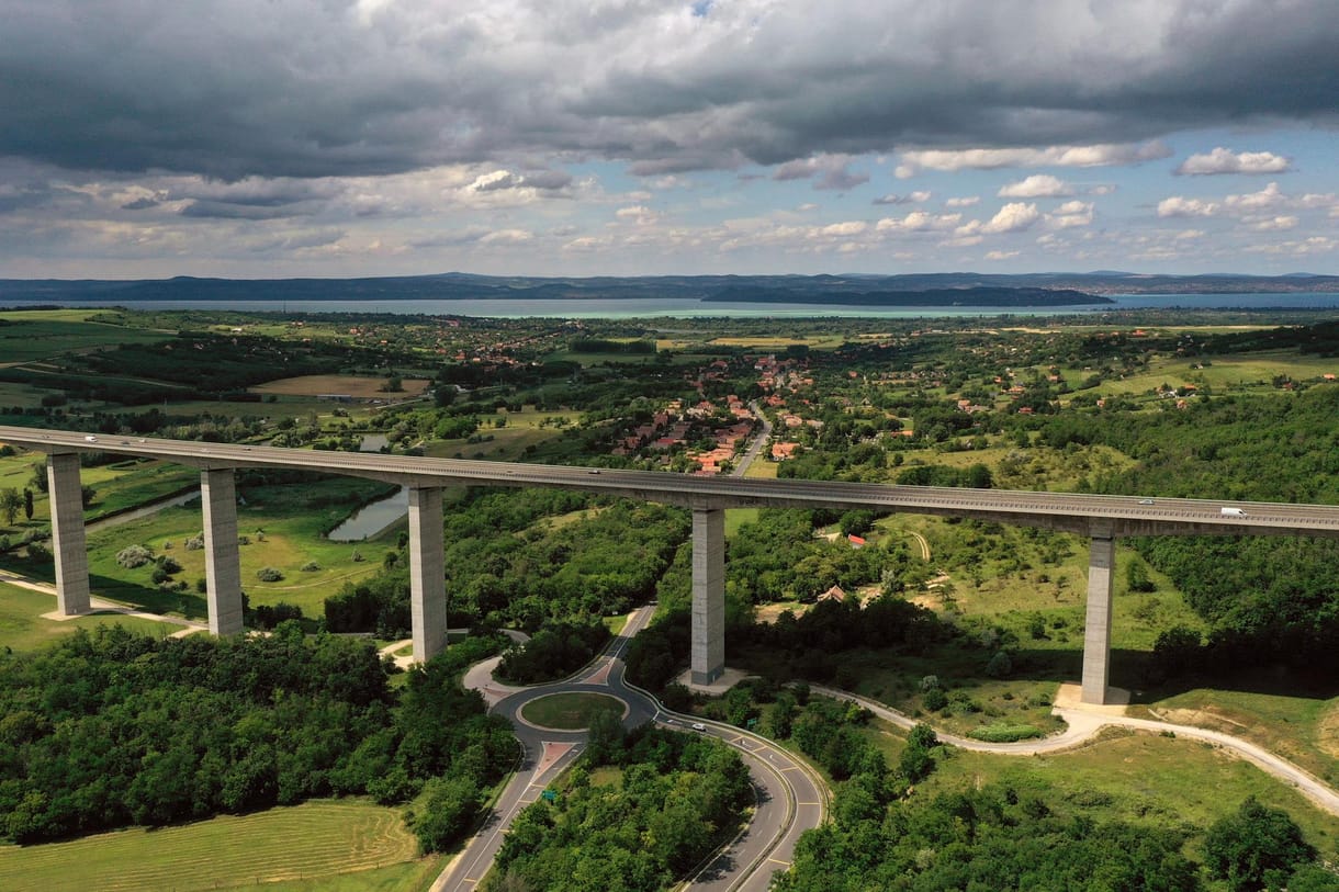Több száz tonna szemetet gyűjtöttek össze az autópályák mentén