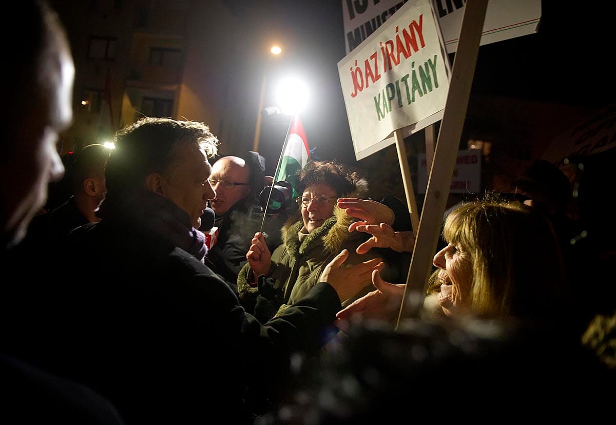 Galéria: így fogadták Orbánt Egerben