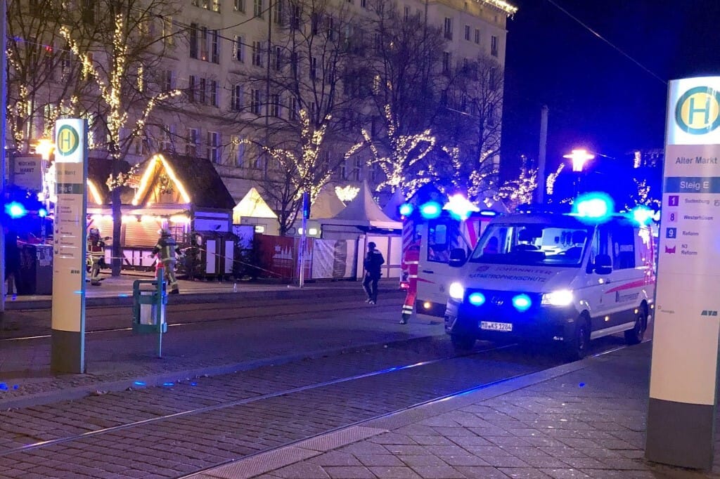 Autó hajtott a tömegbe a magdeburgi karácsonyi vásáron, legalább két ember meghalt, rengeteg a sérült