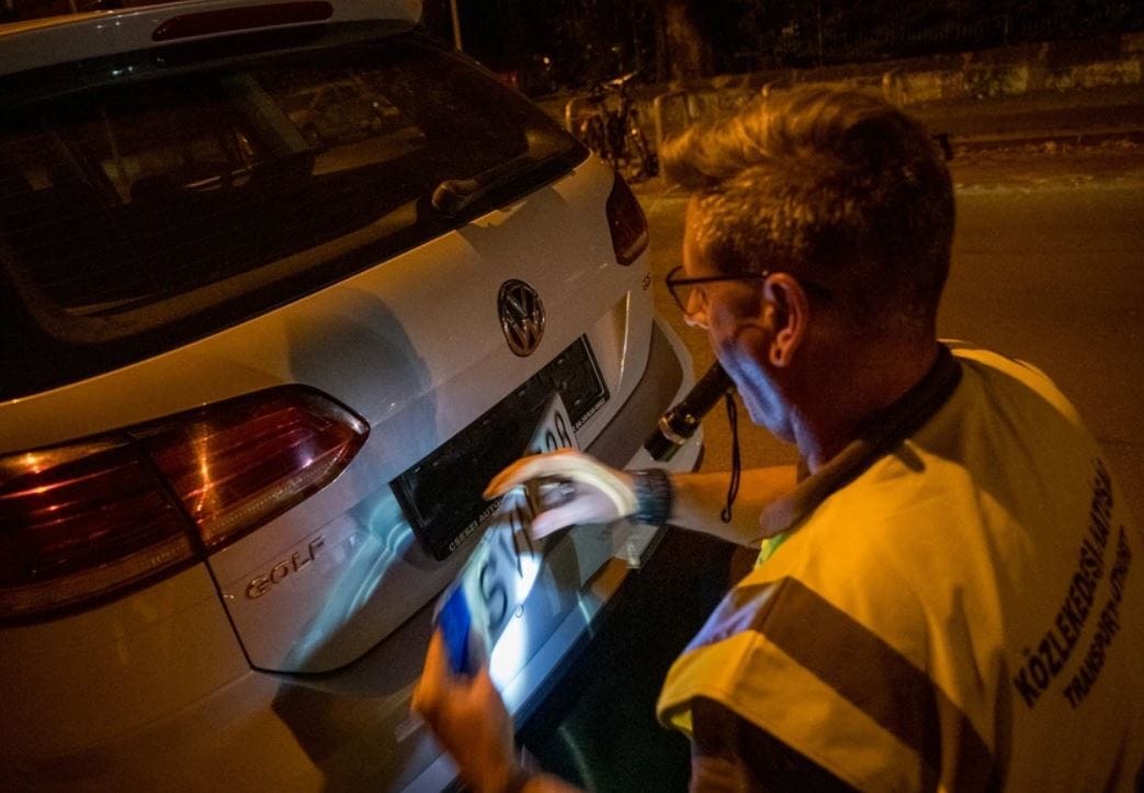 Viber-csoportos taxis hiénát fogtak az ellenőrök, azonnal elvették a rendszámát