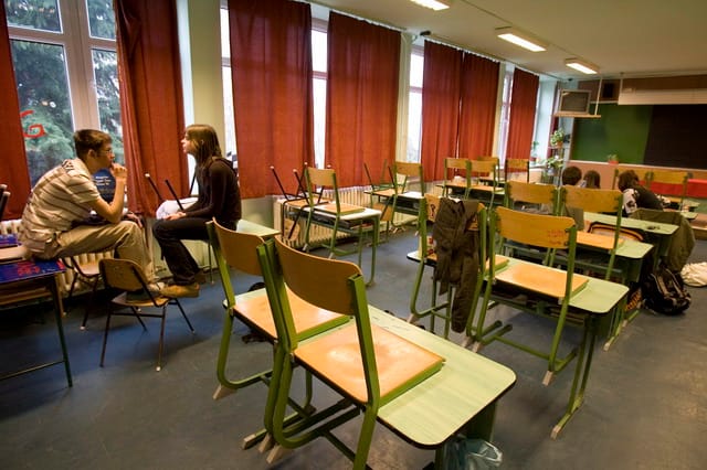 Az alpolgármester lánya miatt függesztettek fel egy győri tanítónőt?