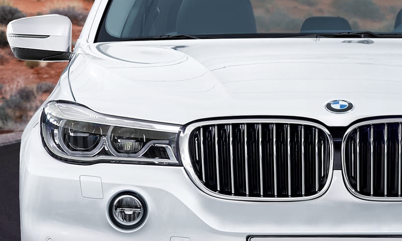 Íme teljes pompájában a hatalmas és akár 600 lóerős BMW X7