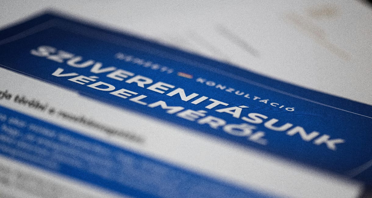 Megtámadták a nemzeti konzultációt és plakátkampányát a Kétfarkúak és Hadházy Ákos