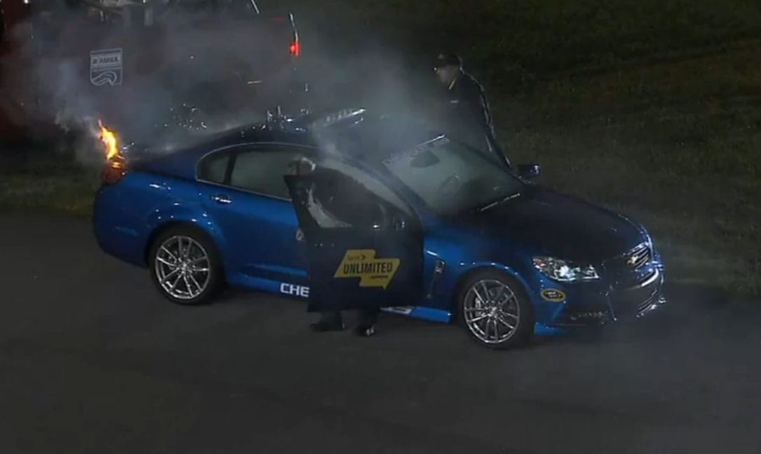Kigyulladt a biztonsági autó a NASCAR-futamon – videó