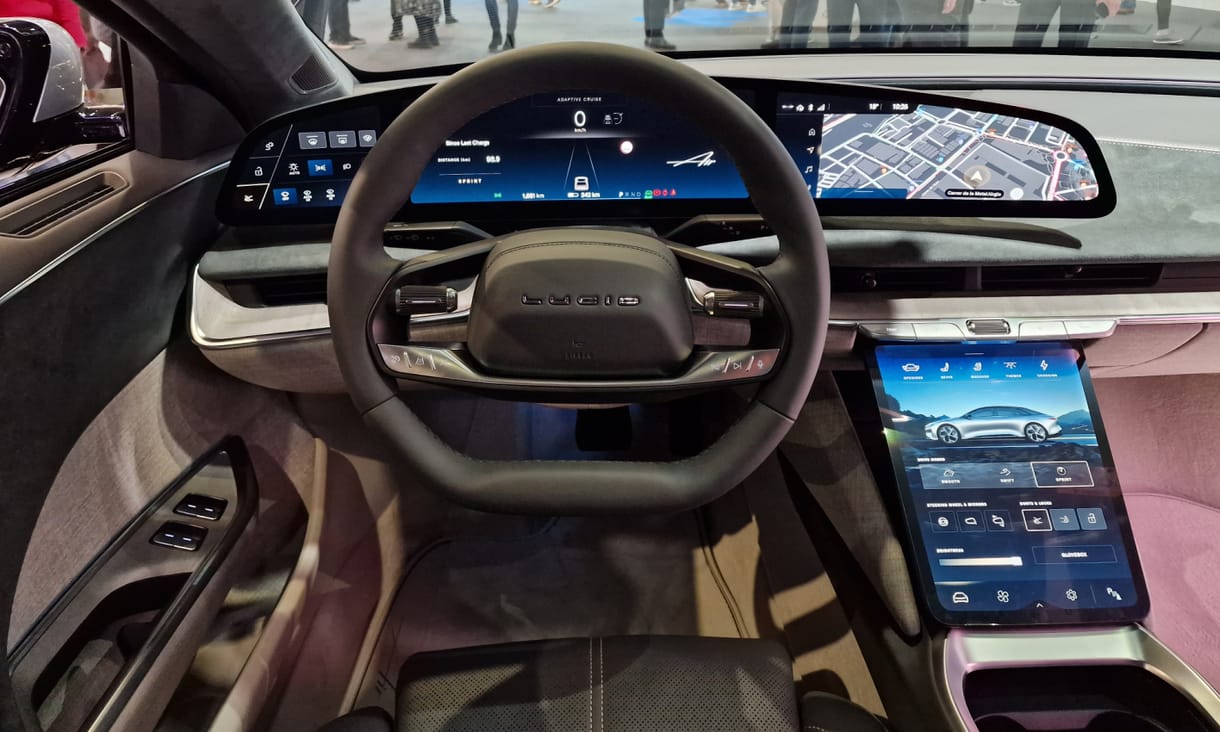 Beültünk az 1111 lóerős, hatalmas hatótávú szuperluxus Tesla-riválisba