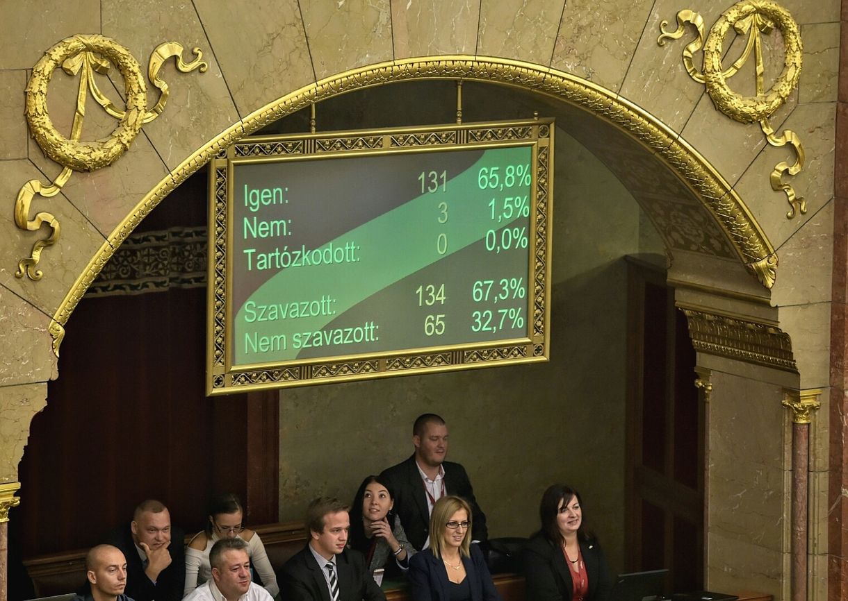Csak hárman szavaztak nemmel az alkotmánymódosításra