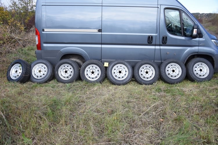 Látott már 8 kerekű Transportert? A szajki rendőrök se