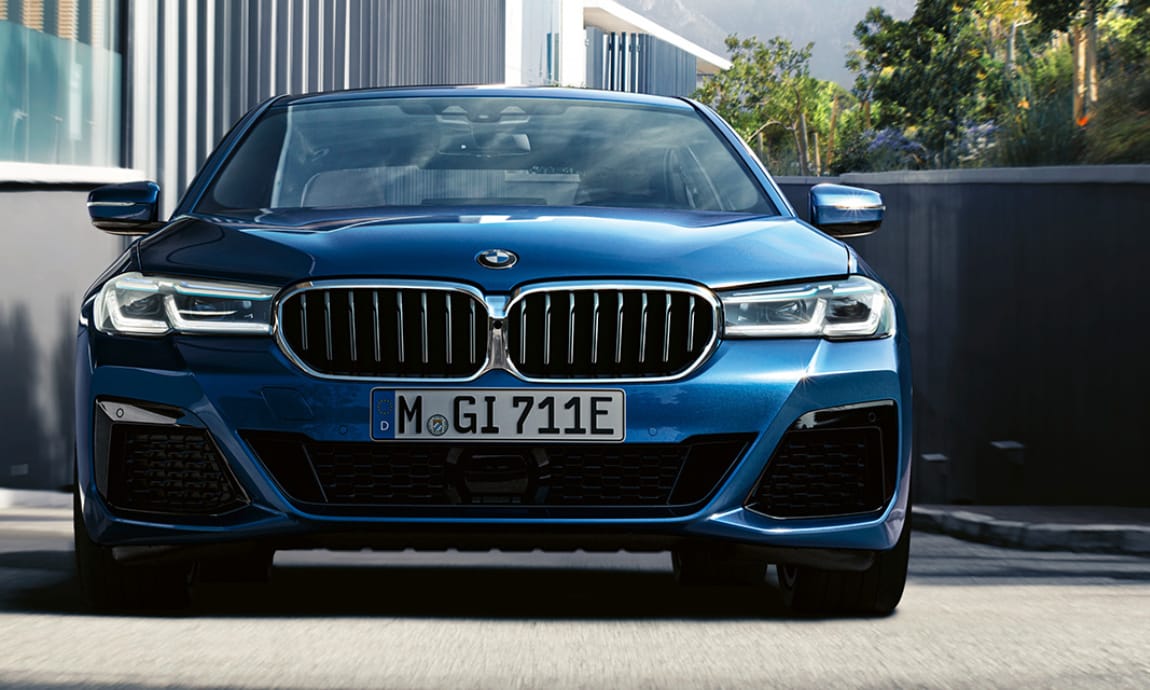 100 kilométer elektromosan, a többi benzinnel: ezt tudja a BMW új hibridje