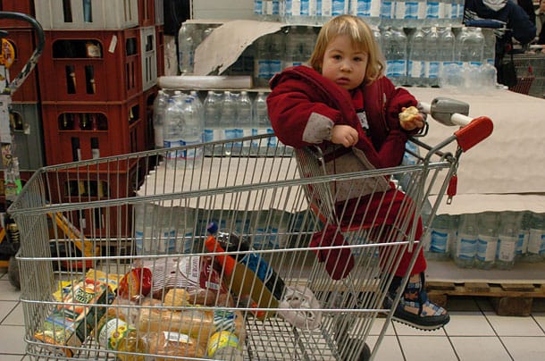 A szupermarketek csak a legszükségesebb dolgokat árusíthatják Franciaországban