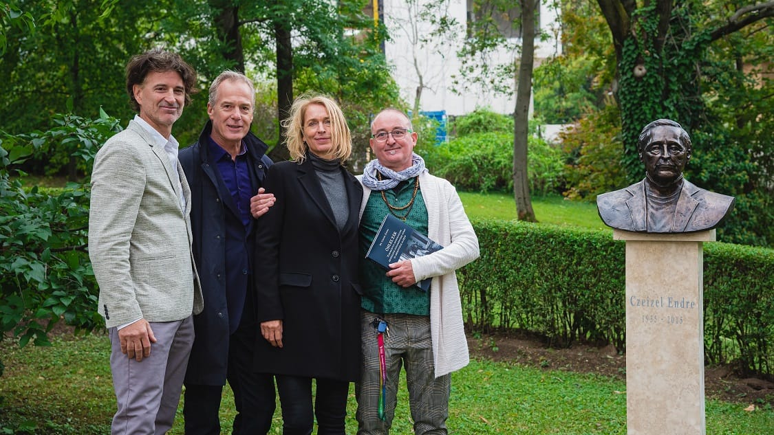 Felavatták Czeizel Endre mellszobrát Budapesten