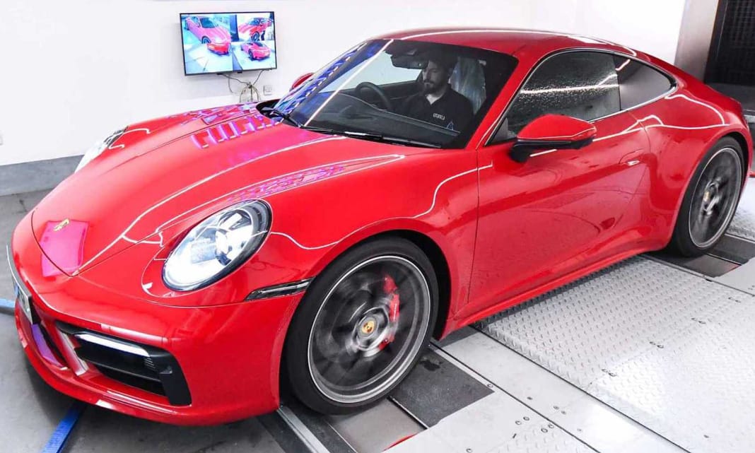 Néhány gombnyomás és közel 200 lóerőt kap az új Porsche 911