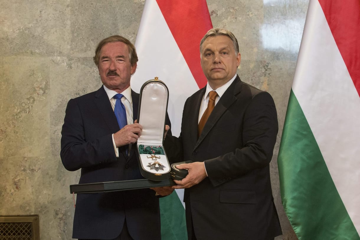 Magyar származású dollármilliárdost tüntetett ki Orbán
