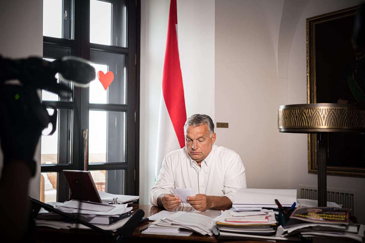 Orbán Viktor szerint a magyar ellenzék olyan, mint a kolbász