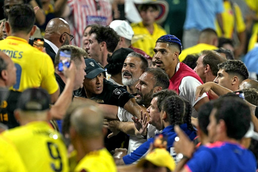 Vizsgálat indult az uruguayi focisták és a kolumbiai szurkolók Copa America-elődöntő utáni verekedése miatt