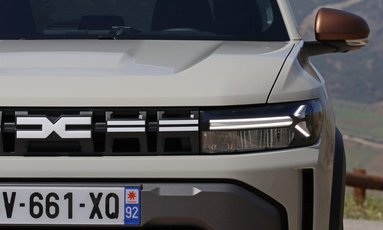 A Dacia ismét nagyot tarolhat, jön a Duster kistestvére