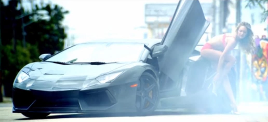 Szexi csajok, brutális Lamborghini az új Victoria's Secret videóban
