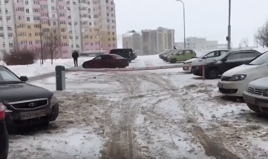 Honnan tudja egy orosz autós, hogy igazán hideg van? – videó