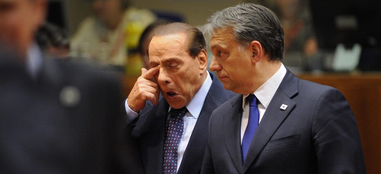 Berlusconi meggyőzné Orbánt, maradjon a Néppártban