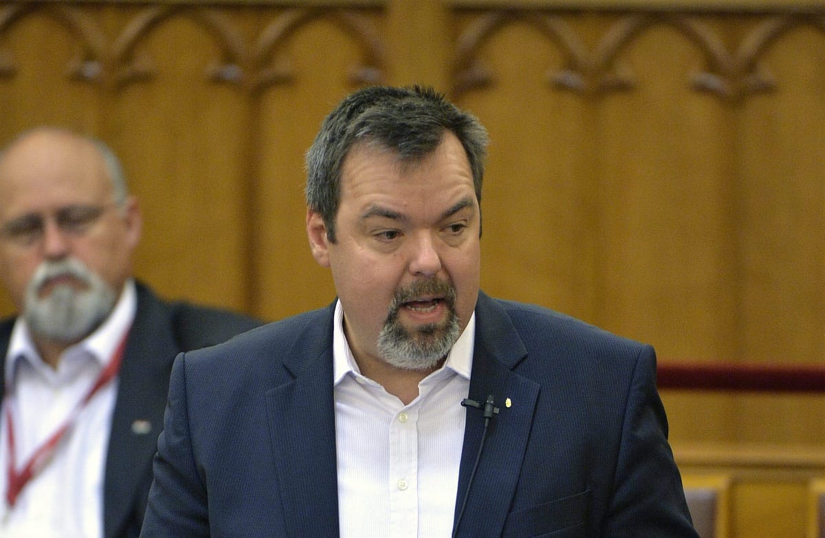 Három nap alatt másodszor módosítanak a reklámadón