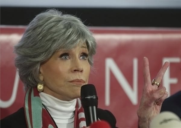„Ha én elkezdek táncolni, szétesek darabokra” – Jane Fonda volt a bécsi operabál díszvendége