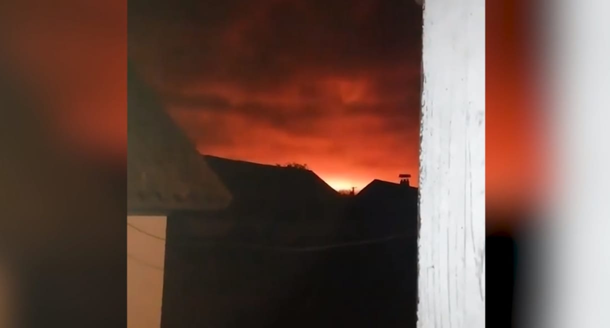 Jókora robbanás volt egy észak-ukrajnai városban, mentik az embereket – videó