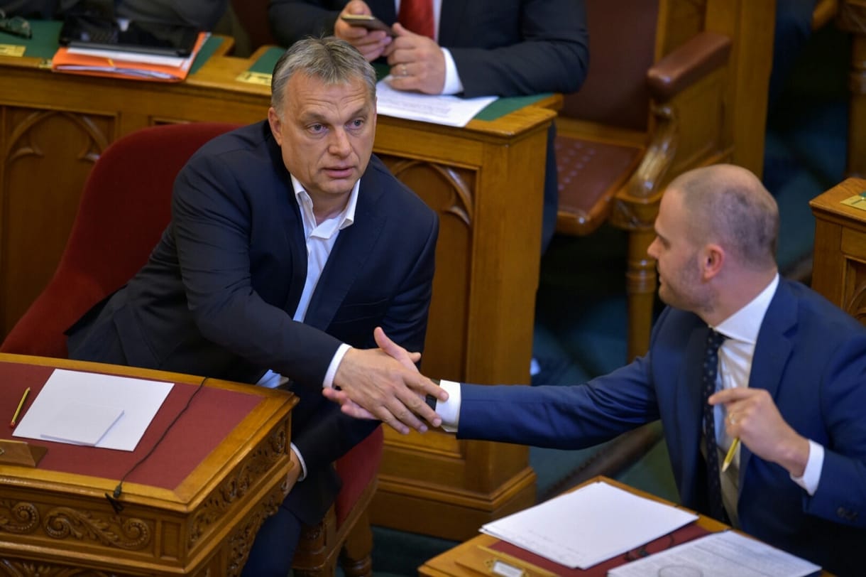 Lázár államtitkára a DK képviselőjének: Lenne pár ötletem, kit lőjünk fel az űrbe