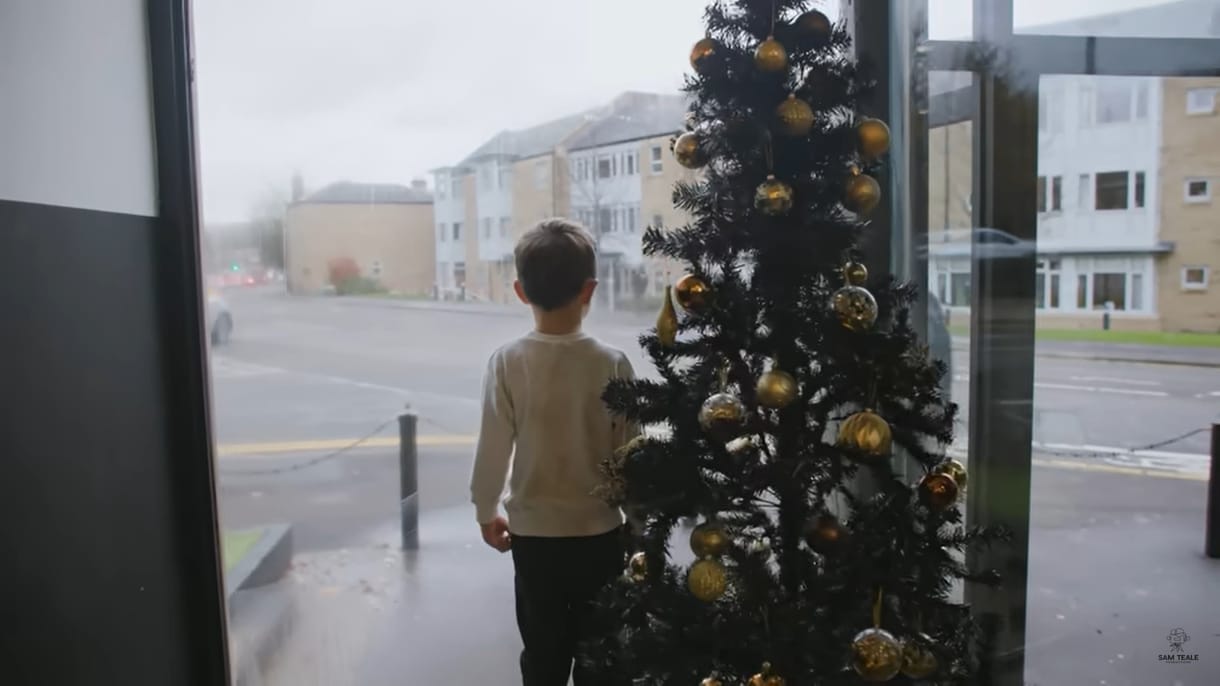 A karácsonyt nem megvenni kell, hanem tenni érte – íme a legmeghatóbb ünnepi kisfilm idén
