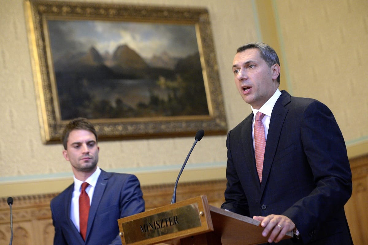 Lázár: Nem épülnek tranzitzónák a határon