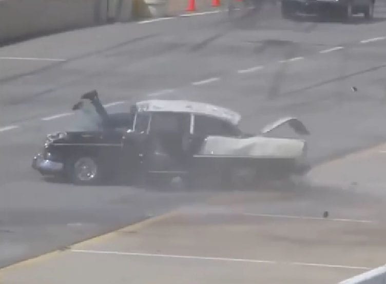 Ekkorát lehet borulni egy 1955-ös Chevyvel - videó