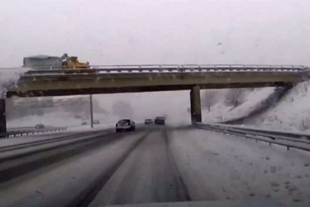 Videó: tél előtti tanulság, csak óvatosan a hókotró közelében