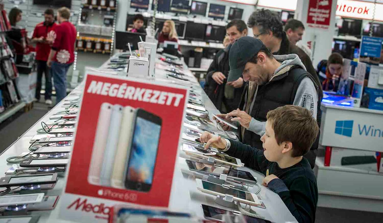 Bekebelezi a Media Markt a Tesco egyik lábát
